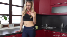 Hard and fast fuck with a screaming teen slut
