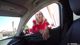 Blonde whore is out to hustle for blowjobs