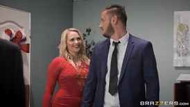 Christmas fuck with a big booty blonde bombshell